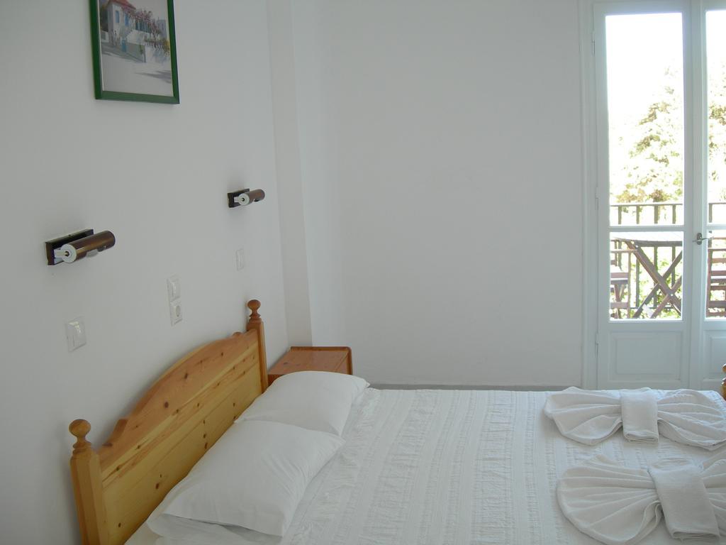 Bizas Rooms & Studios Páros Exterior foto